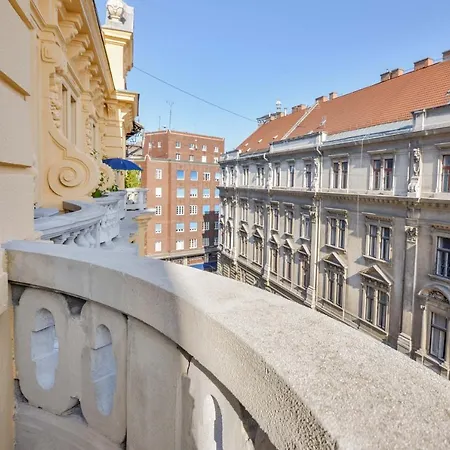 Apartman Dohany Design *