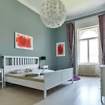 Daire Dohany Design *